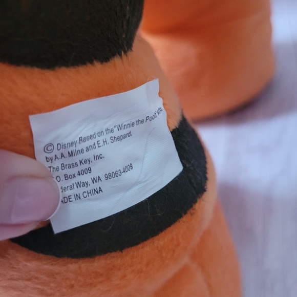 Disney Tigger Door Greeter 27" Christmas Holiday - Picture 6 of 6